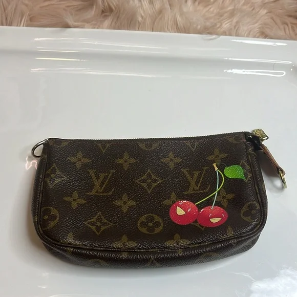 LOUIS VUITTON CHERRY 🍒 MURIKAMI POCHETTE VINTAGE - Picture 9 of 10